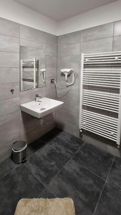 Novohradska Hotell Ceske Budejovice Exteriör bild