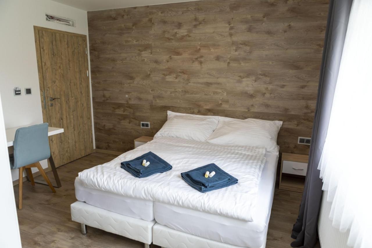 Novohradska Hotell Ceske Budejovice Exteriör bild