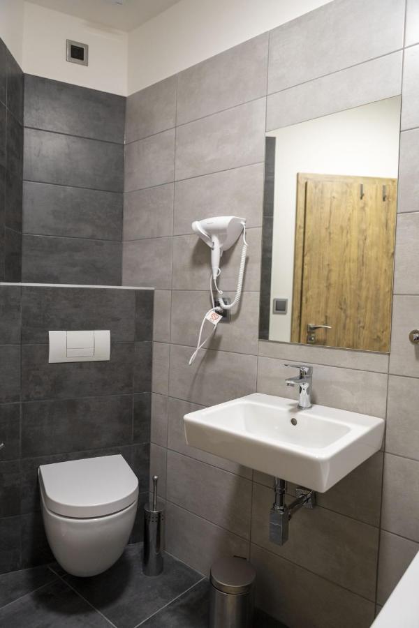 Novohradska Hotell Ceske Budejovice Exteriör bild