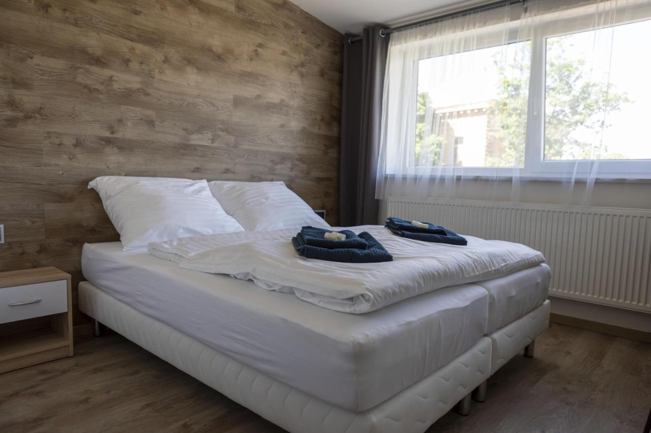 Novohradska Hotell Ceske Budejovice Exteriör bild