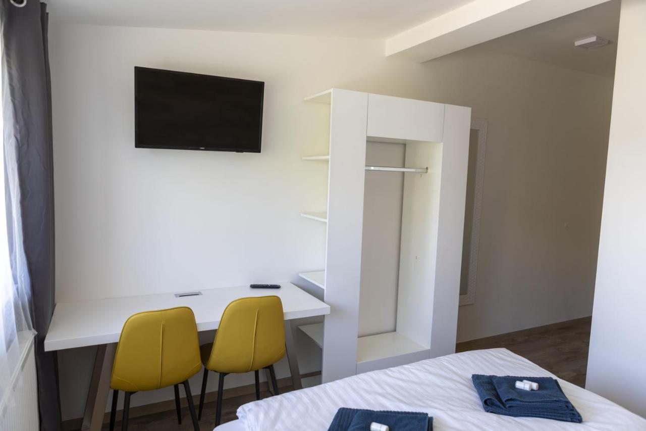 Novohradska Hotell Ceske Budejovice Exteriör bild