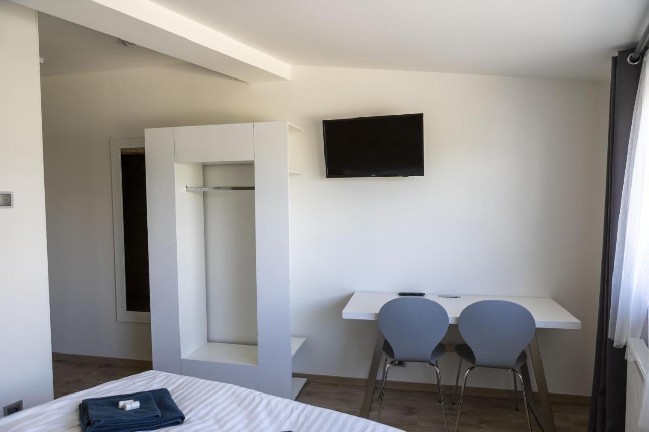 Novohradska Hotell Ceske Budejovice Exteriör bild