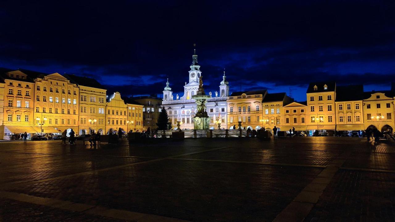 Novohradska Hotell Ceske Budejovice Exteriör bild