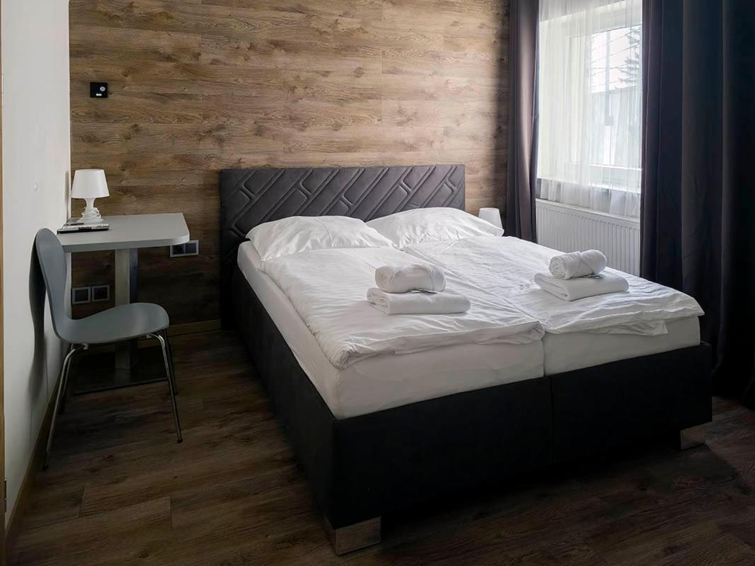 Novohradska Hotell Ceske Budejovice Exteriör bild